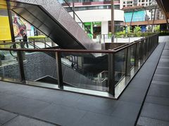 -瑞虹新天地月亮湾