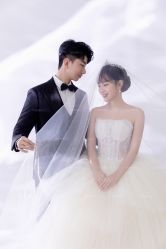 -雪中彩影婚纱摄影·微光艺术中心