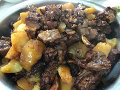 小鸡炖兔子-鸡炖兔
