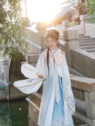 -一揽芳华汉服旗袍体验馆(拙政园店)