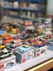 -逝水玩具折扣店