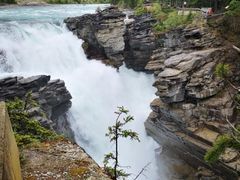 -阿萨巴斯卡瀑布观景点