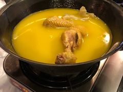 -鲜入围煮花胶鸡海鲜火锅
