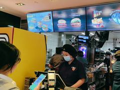 -麦当劳(汉口火车站候车室店)