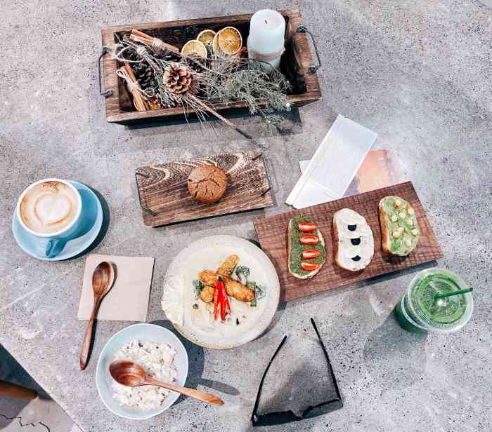 cyber plants-"七棵树创意园里的一家冷轧果汁店,二层店面.