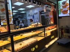 面包甜点陈列柜-鲍师傅糕点(江苏路店)