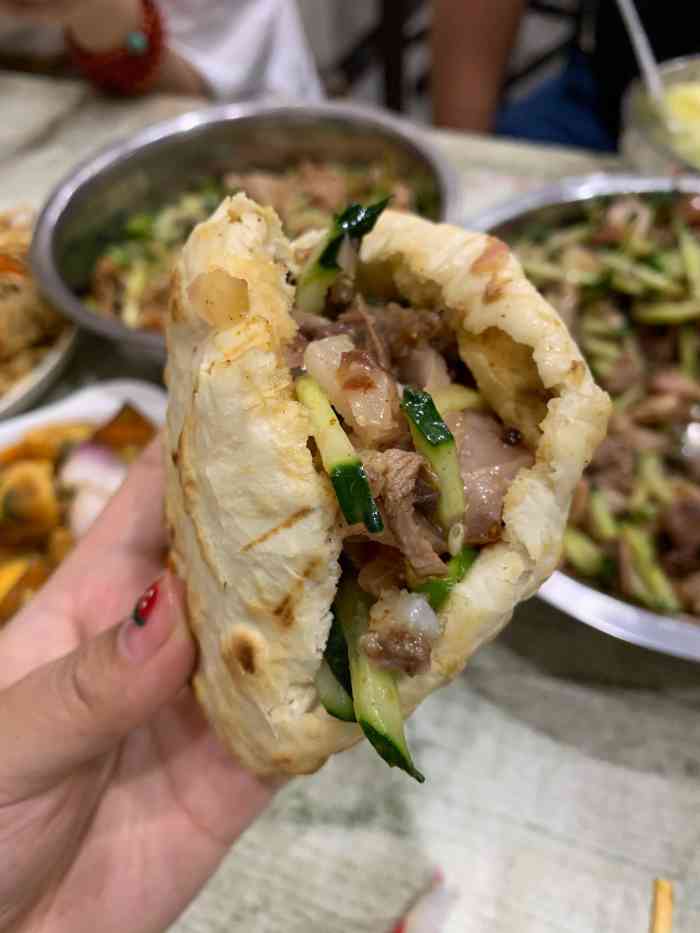 虎豹肉合(北罗加油站店)-"朋友极力推荐,大老远绕远过来的.味道确.