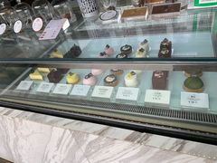 面包甜点陈列柜-UNI UNI(环亚凯瑟琳店)