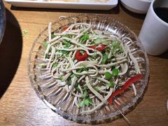 香椿苗拌豆腐丝-谢蟹浓·肉蟹煲(新奥店)