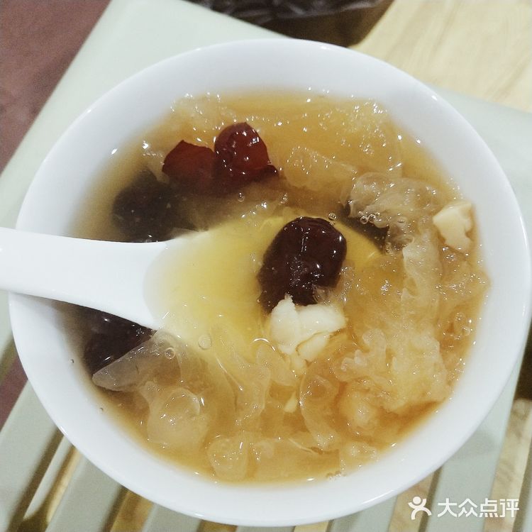 想要变得美美的,就喝碗“桃胶银耳羹”吧!
