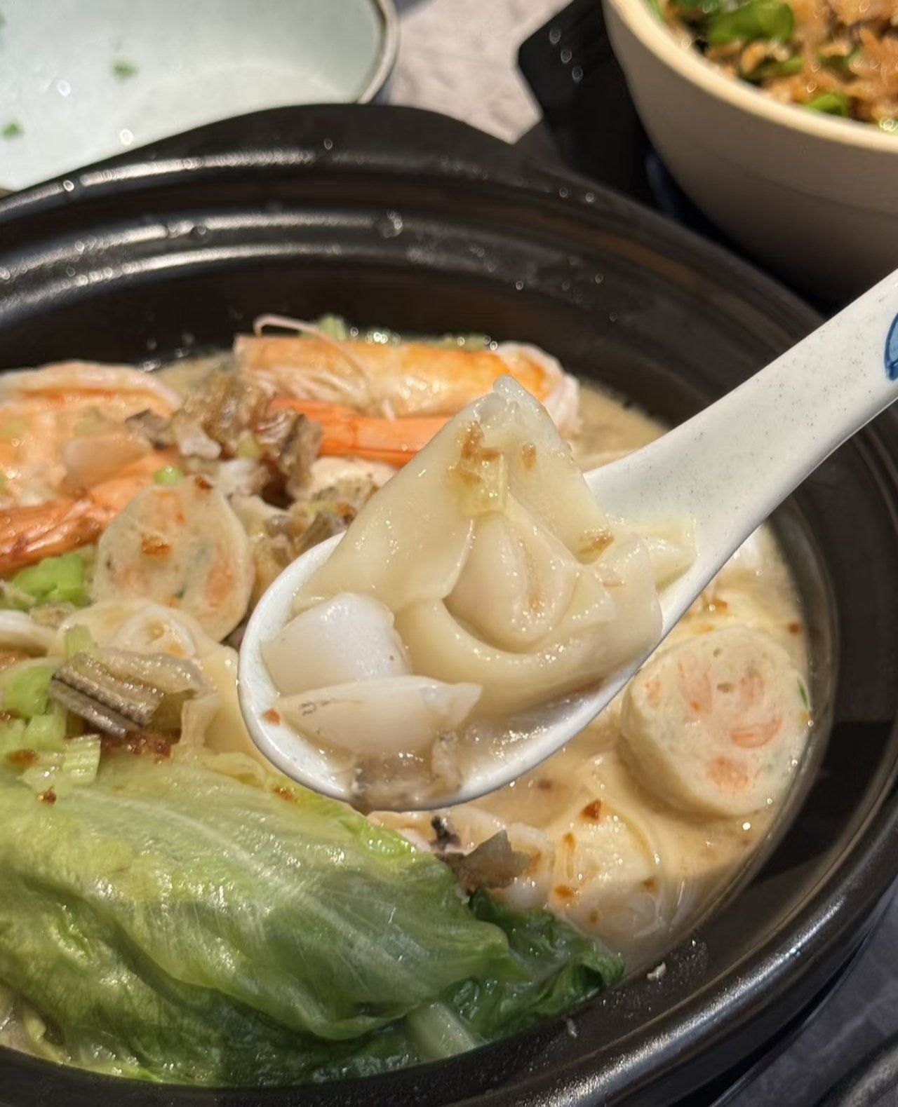 原味椰子鸡 真材实料的椰子水汤底,肉质细