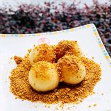 辛而不辣，配着软糯的汤圆，十分香甜！