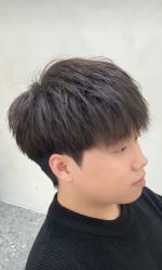 -一家只做男发烫染的店