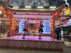 -刘姐啤酒鱼民族演艺餐厅(西街总店)