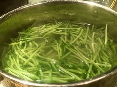土鸡汤灼豌豆苗-沅江水·湖南家宴(南村万博长隆商圈店)