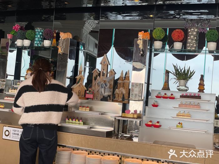 荣誉国际酒店-云顶旋转餐厅大堂图片