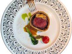 惠灵顿牛排-弦月窗LUNETTE BY AMANDA(复兴路店)