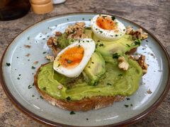 牛油果煮蛋吐司-RAC BAR(安福路店)
