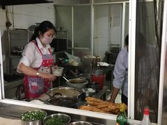 -鸿浩扒猪脚米线