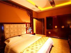 -金孔雀温泉旅游度假村