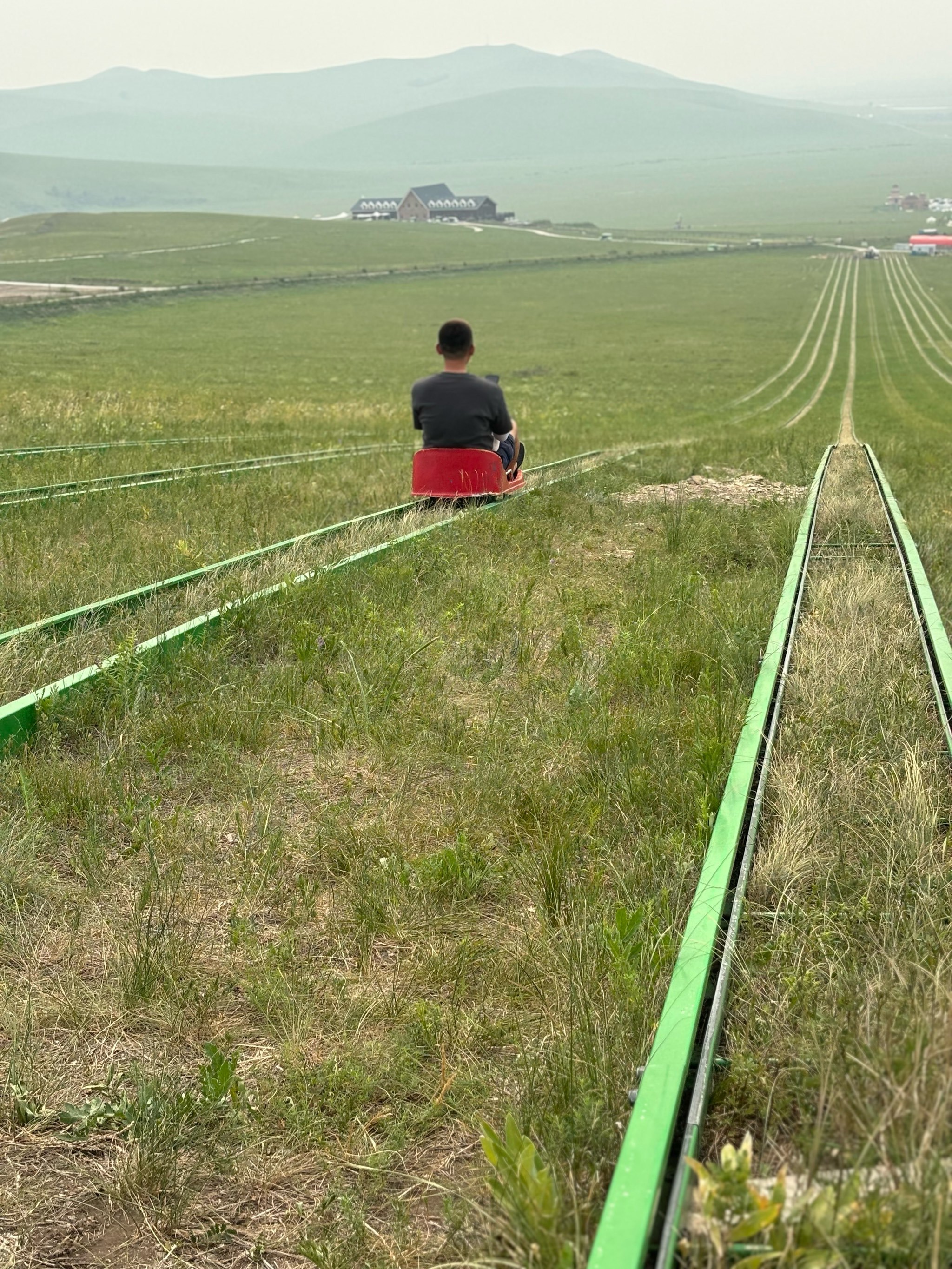 打卡乌兰山滑草
