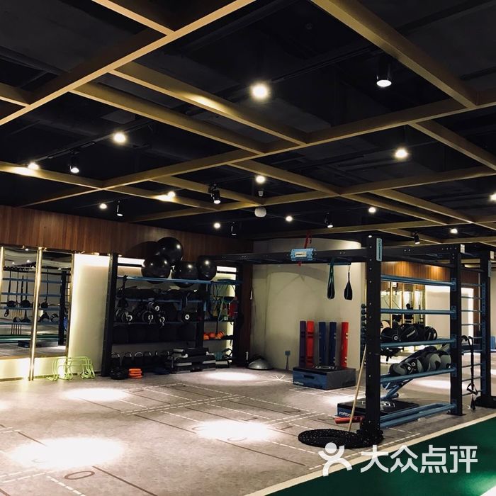 银吉姆·英派斯健身俱乐部