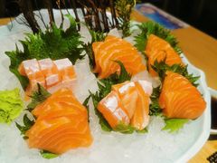 三文鱼刺身-虹料理·日料放题(悠方店)