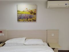 -怡莱精品酒店(苏州新区何山地铁站店)