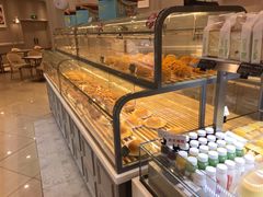 面包甜点陈列柜-面包新语(龙湖·西宸天街店)