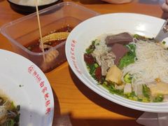 牛肉米线-钟方模白家肥肠粉(春熙店)