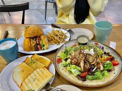 照烧鸡肉配牛油果拉法沙拉-HELLO 27 意面·沙拉·帕尼尼