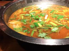 -野山舂·贵州现舂酸汤火锅(鸿通城店)