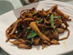 油爆菌菇-品悦酒店(三林古镇店)