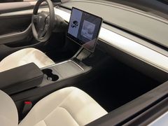 -TESLA 特斯拉(上海太古汇体验店)