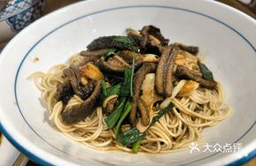 Eel and Pork Stir-Fry with Green Pepper Dry Noodles