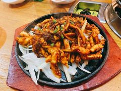 辣白菜炒鱿鱼-喇喇排骨火锅·传统韩式脊骨汤(望京西园总店)