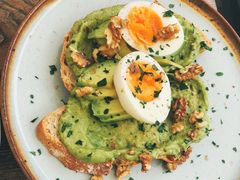 牛油果煮蛋吐司-RAC BAR(安福路店)