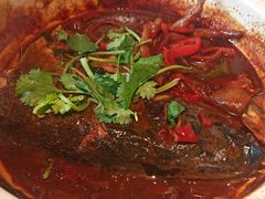 凤爪焗鱼头-周家二小姐的菜(西津渡店)