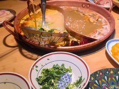 -洱火云南酸菜牛肉火锅(石景山当代商城店)