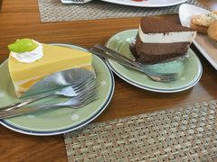 -Chom Cafe and Restaurant