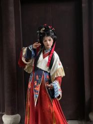 -一揽芳华汉服旗袍体验馆(拙政园店)