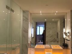 -上海滴水湖皇冠假日酒店