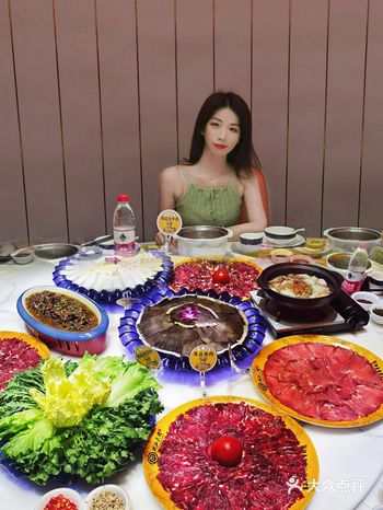 吃喝玩乐一体的牛肉火锅天花板