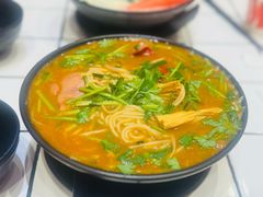 招牌炸酱小锅米线-肥汁米蘭香港米线(长宁来福士店)