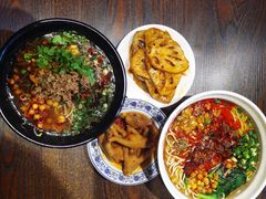 -爆炸头阿姨小四川正宗川味小吃(无任何分店)