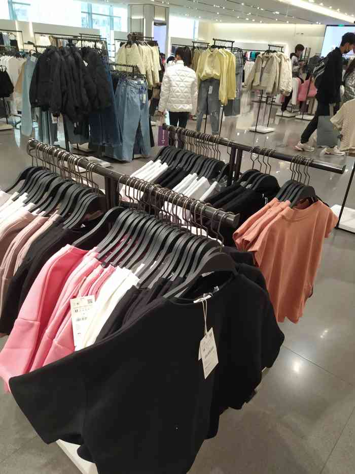 zara(合生汇店)-"位置:位于广渠路的合生汇的一楼,店里的新.