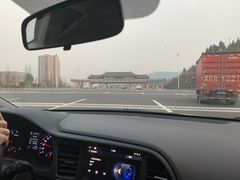 -忘情水鱼头·鲜鱼火锅(滨江中路店)