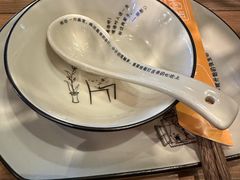 -临界音乐酒馆·小龙虾·江湖菜(华熙LIVE·鱼洞店)