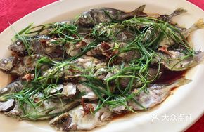 Steamed Mud Crab with Fruit Peel