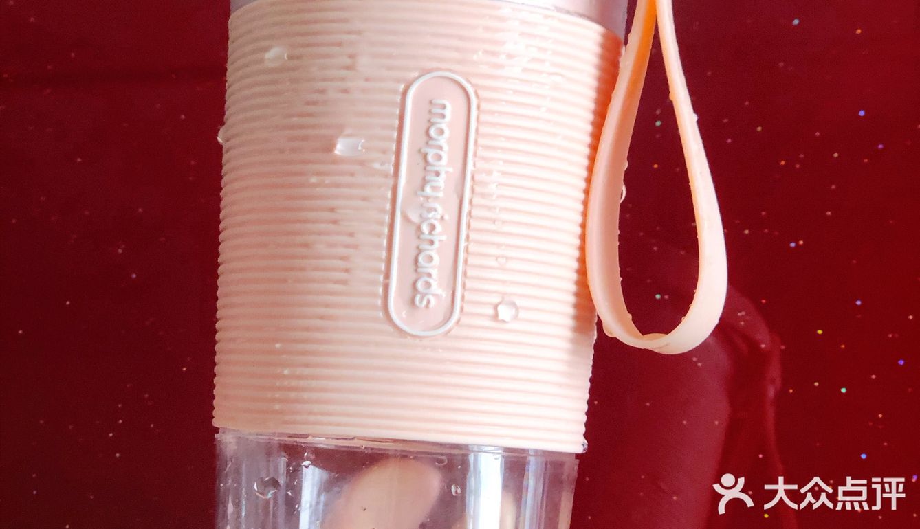 一分钟搞定【草莓奶茶】